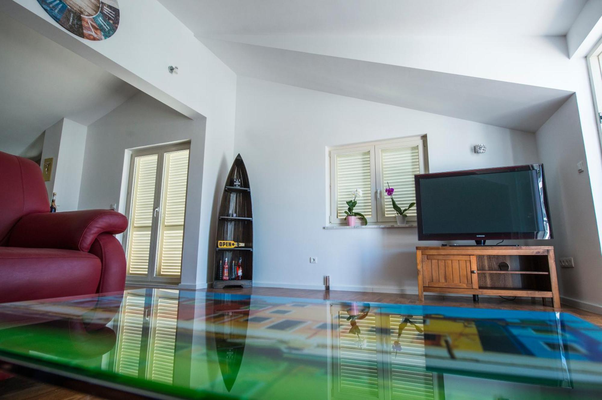 Apartments Nena Подстрана Екстериор снимка