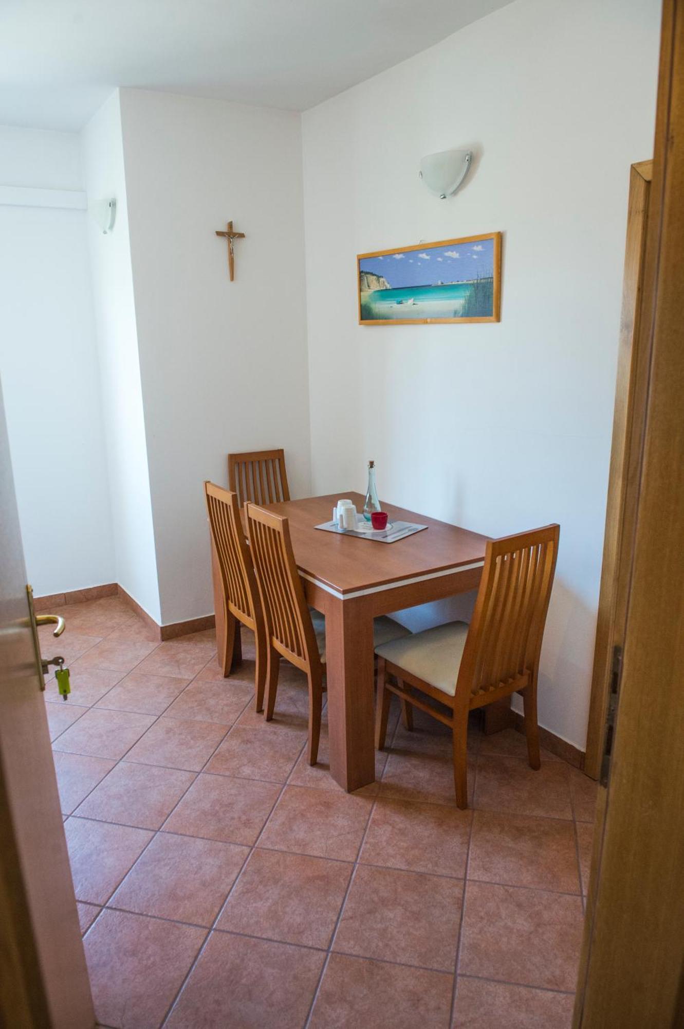 Apartments Nena Подстрана Екстериор снимка
