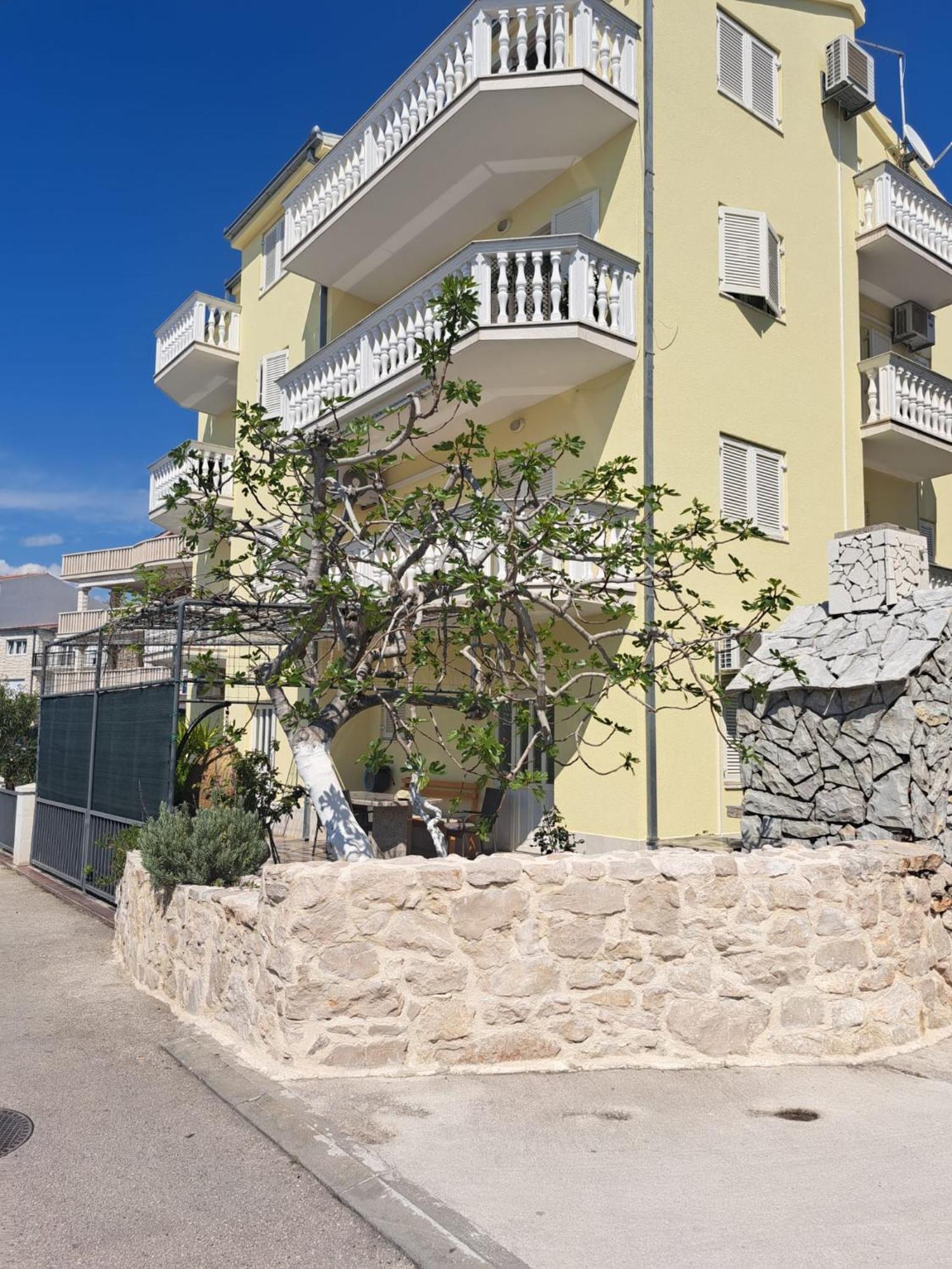 Apartments Nena Подстрана Екстериор снимка