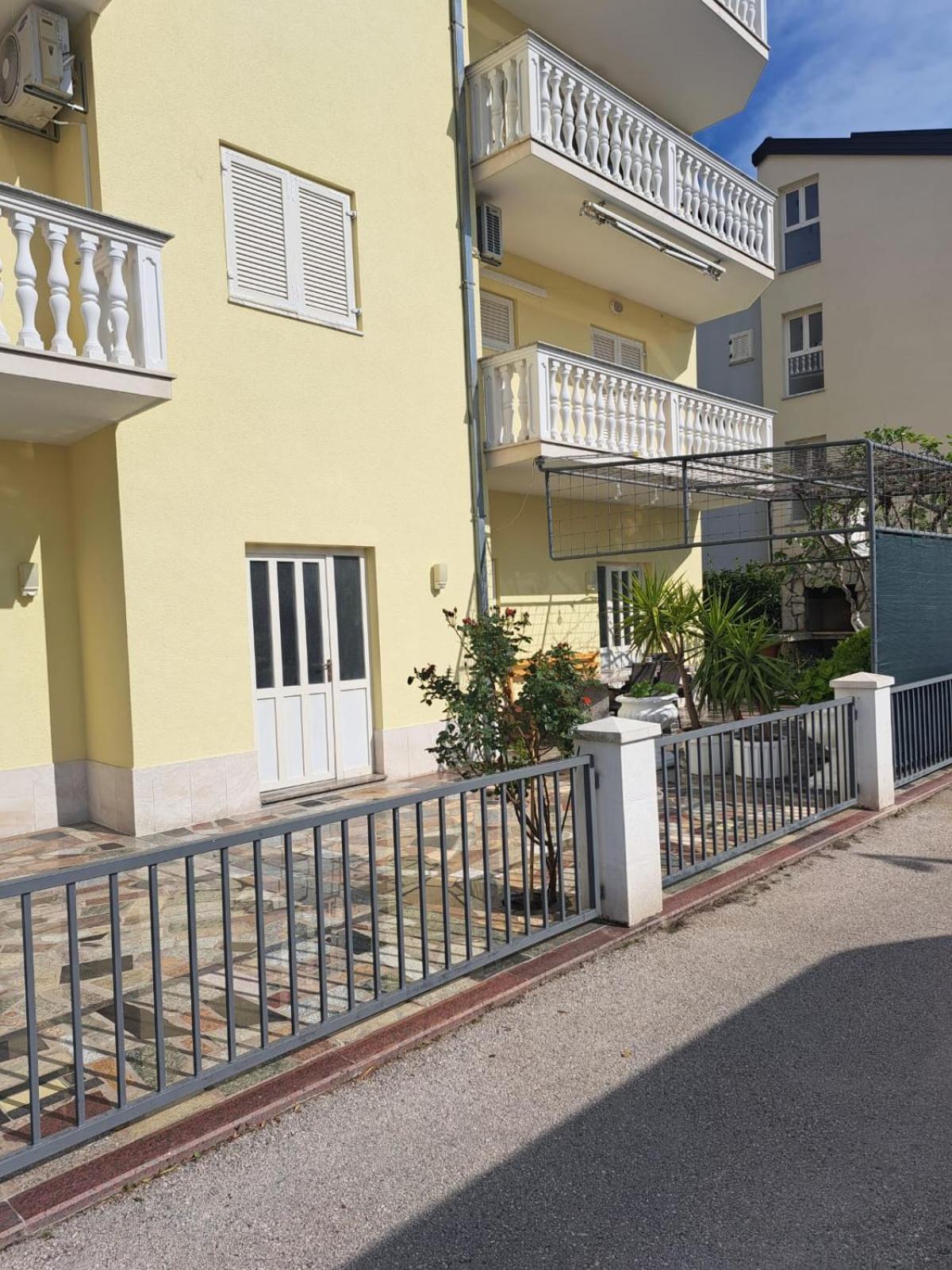Apartments Nena Подстрана Екстериор снимка