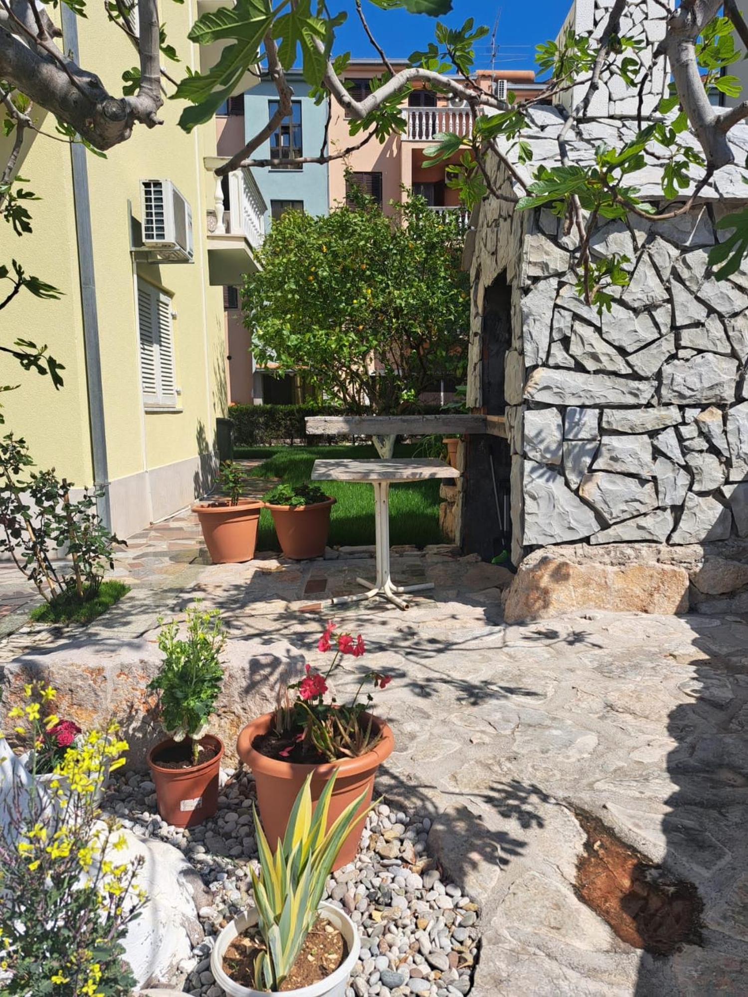 Apartments Nena Подстрана Екстериор снимка